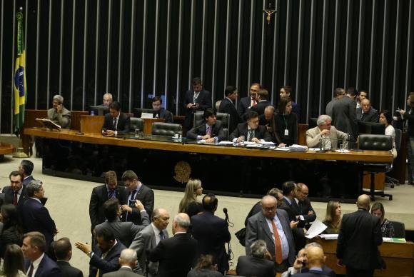 C&acirc;mara inicia discuss&atilde;o da PEC que estabelece o fim das coliga&ccedil;&otilde;es