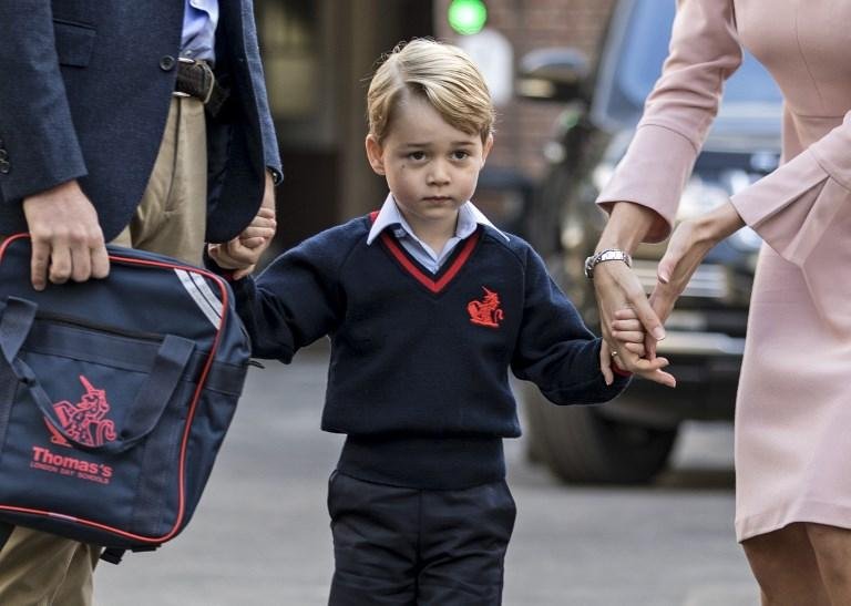 Pr&iacute;ncipe George da Inglaterra &eacute; terceiro na linha de sucess&atilde;o ao trono