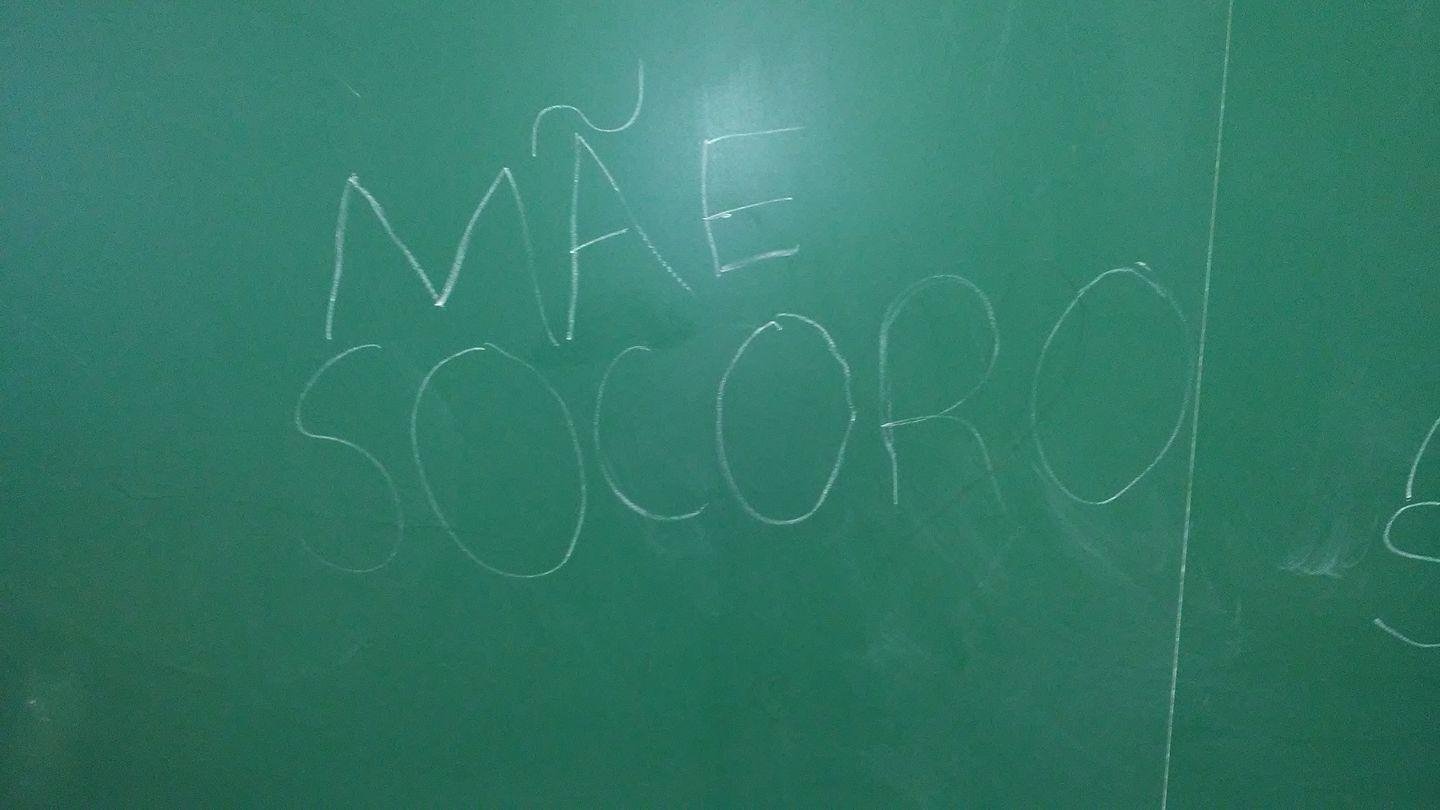 Professora contou que as crian&ccedil;as ficaram em sil&ecirc;ncio ou chorando baixo depois que os tiros cessaram
