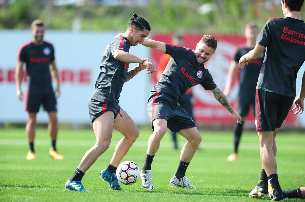 Guti&eacute;rrez treinou na vaga de D&acute;Alessandro e deve atuar contra o Juventude