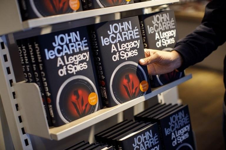 John Le Carr&eacute; lan&ccedil;a novo livro com seu espi&atilde;o mais famoso
