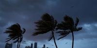  Gigantesco furacão passou a 485 quilômetros de Miami, com ventos firmes de 260 quilômetros por hora