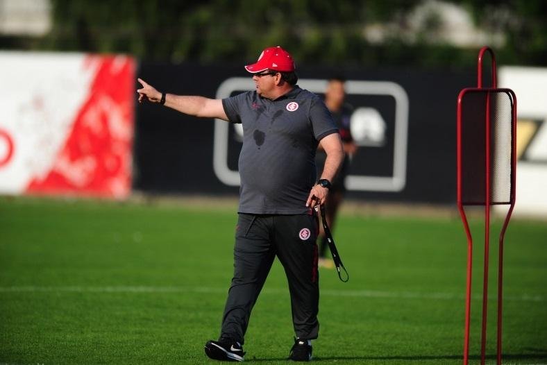 Time de Guto Ferreira tenta manter boa sequ&ecirc;ncia contra o Juventude