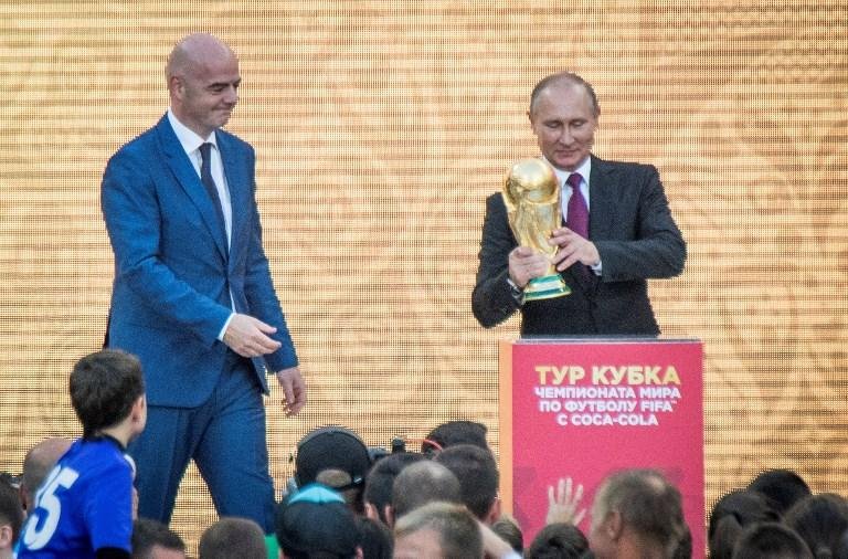 Putin se encontrou com presidente da Fifa no est&aacute;dio Luzhniki de Moscou