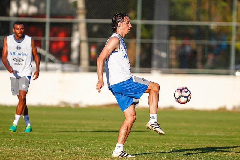 Geromel treinou nesta segunda-feira