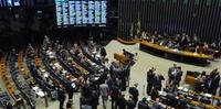 Câmara dos Deputados tenta concluir ou avançar a discussão em torno das propostas de reforma política nesta terça