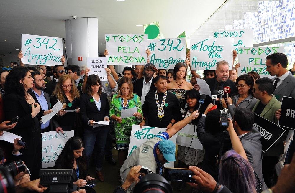 Artistas e ambientalistas fazem ato em defesa da Amaz&ocirc;nia no Congresso Nacional 