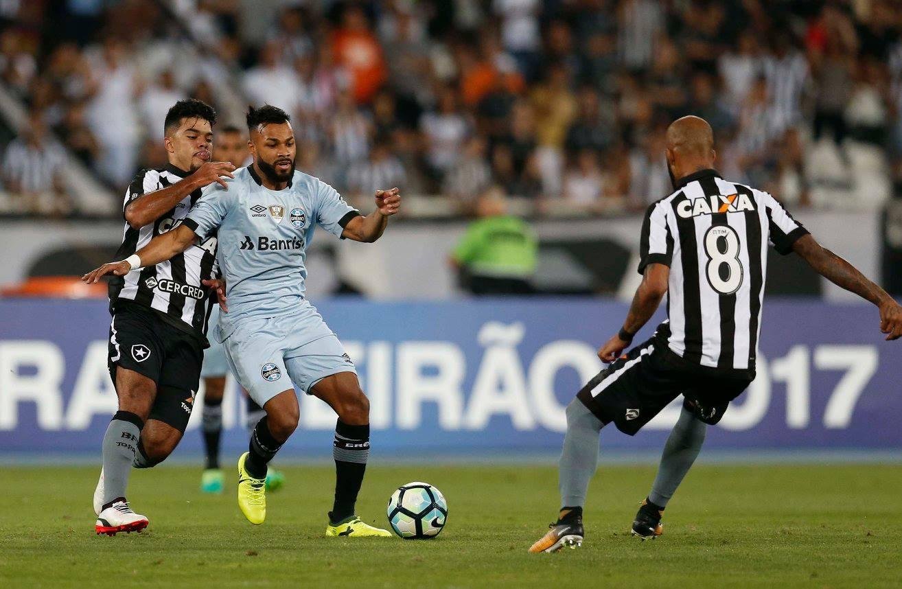 Fernandinho deve ocupar a vaga de Pedro Rocha, vendido para o Spartak Moscou