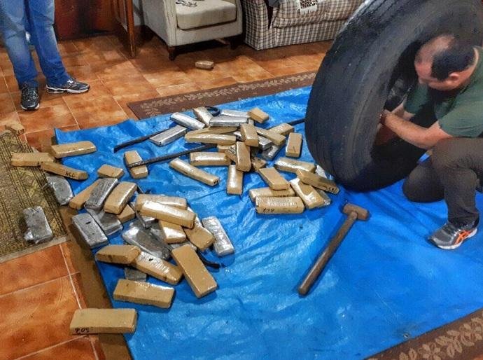 Cerca de 75kg de maconha foram apreendidos em um s&iacute;tio em Viam&atilde;o
