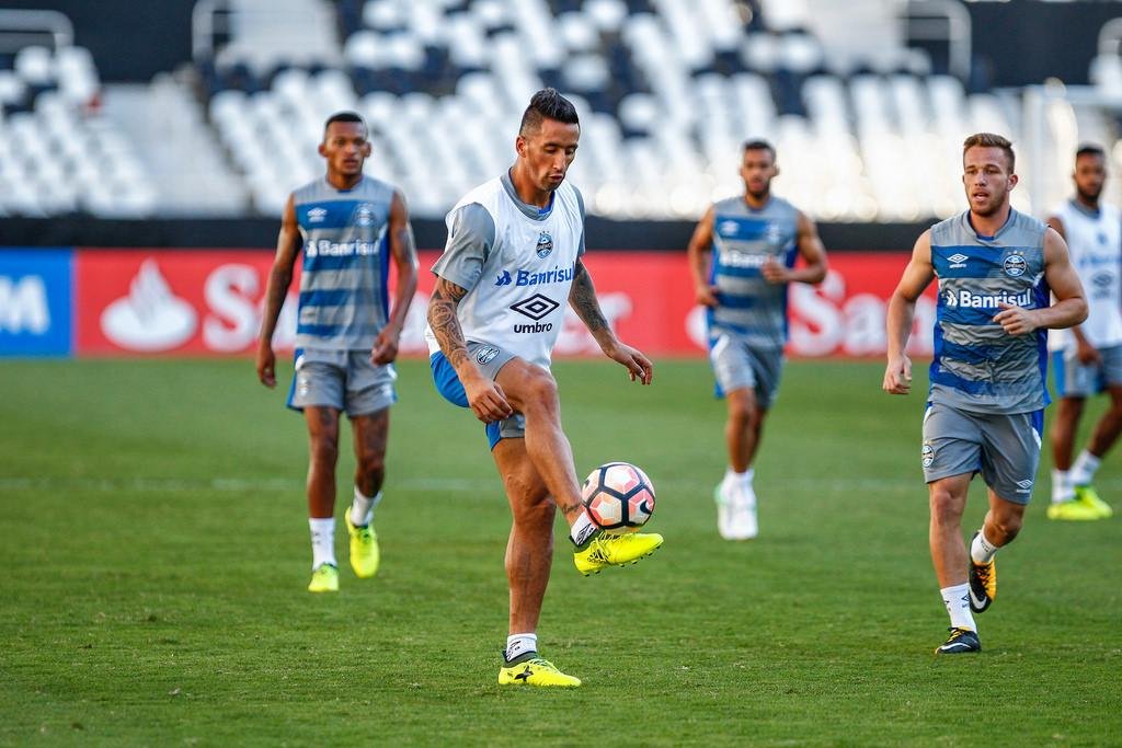 Gr&ecirc;mio acredita que pode vencer no segundo tempo, com o decl&iacute;nio f&iacute;sico do Botafogo