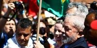 Lula foi recebido por militantes do PT em Curitiba
