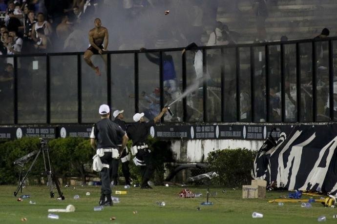 Senado aprova projeto que estabelece penas maiores para torcedores reincidentes 