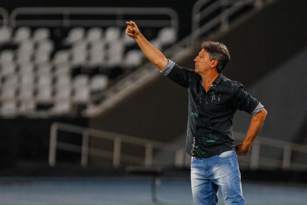 T&eacute;cnico justificou decis&atilde;o de n&atilde;o for&ccedil;ar Luan e Geromel: "Libertadores n&atilde;o vai ser decidida aqui"