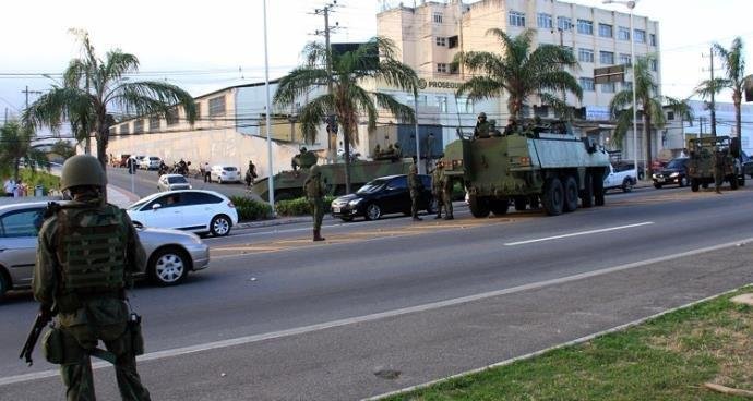 Comiss&atilde;o aprova foro privilegiado a militar que cometer crime contra civil