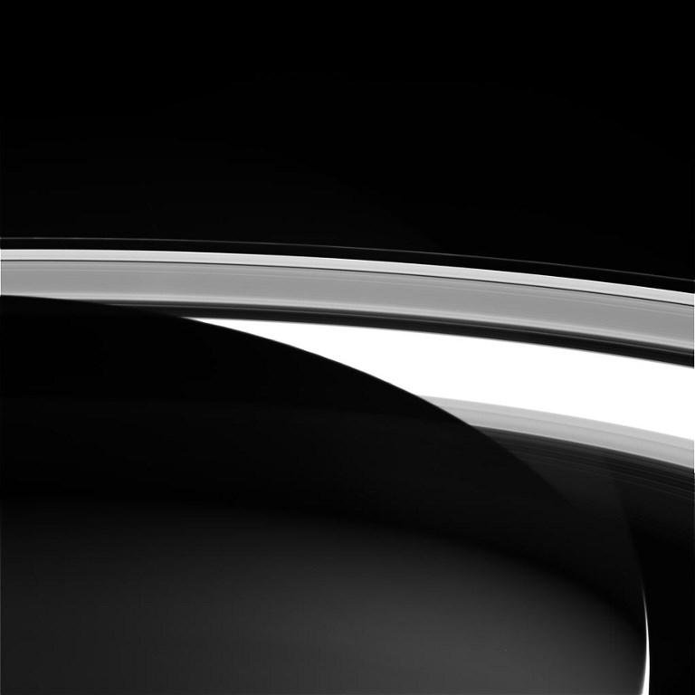 Miss&atilde;o Cassini termina com dram&aacute;tico mergulho sobre Saturno
