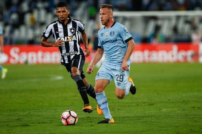 Volante Arthur ter&aacute; a primeira oportunidade com Tite nos dois &uacute;ltimos jogos das Eliminat&oacute;rias para a Copa do Mundo