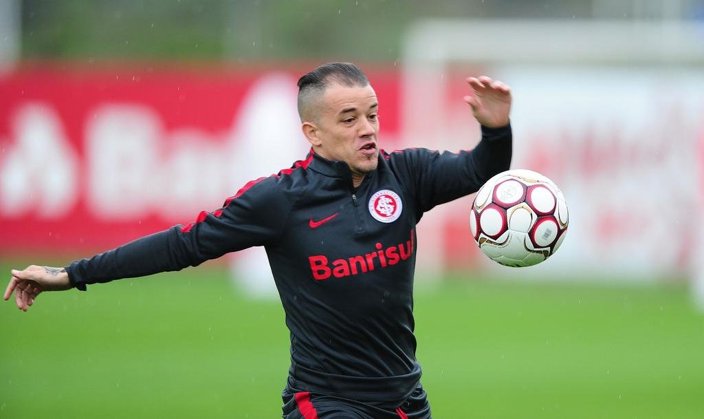 D&acute;Alessandro treinou e retorna contra o Figueirense
