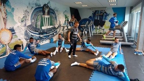 Chuva faz Gr&ecirc;mio treinar na academia do CT Luiz Carvalho