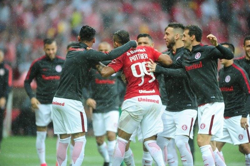 Vice de futebol prega foco nos jogos em casa para garantir subida do Inter