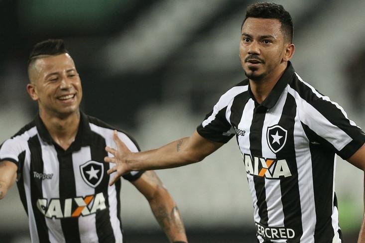 Cariocas sobem para quinto lugar no Brasileir&atilde;o com 37 pontos