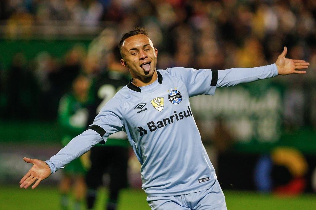 Everton marcou dois gols no primeiro turno em Chapec&oacute; e pode ser titular neste domingo