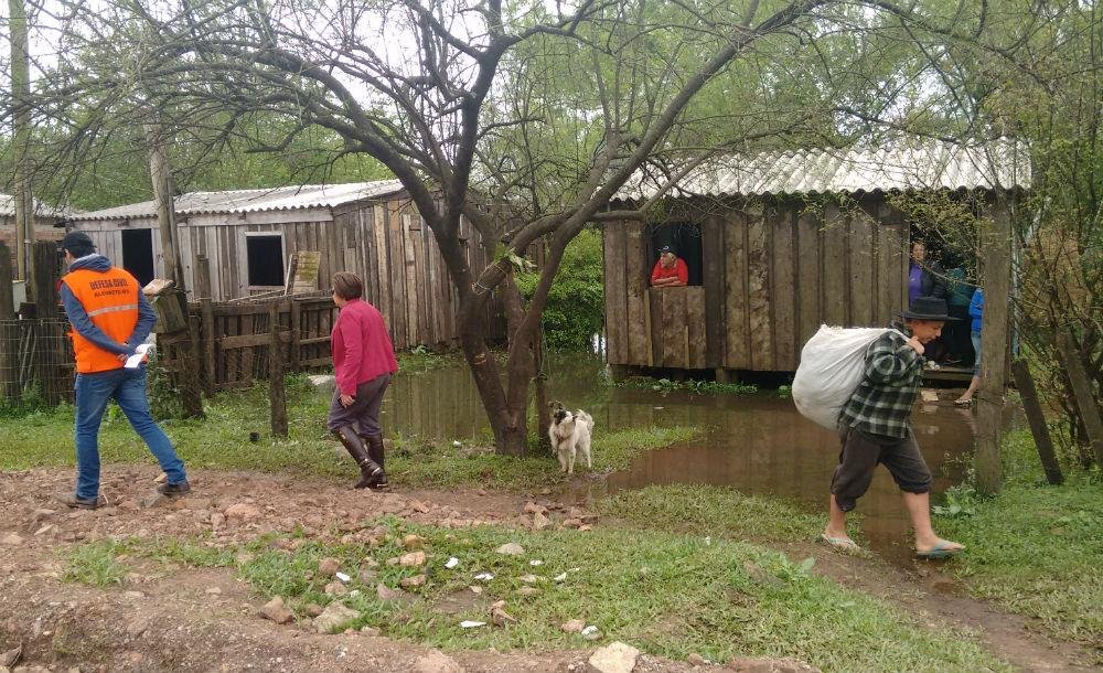 Alegrete contabiliza 18 fam&iacute;lias desalojadas e oito desabrigadas