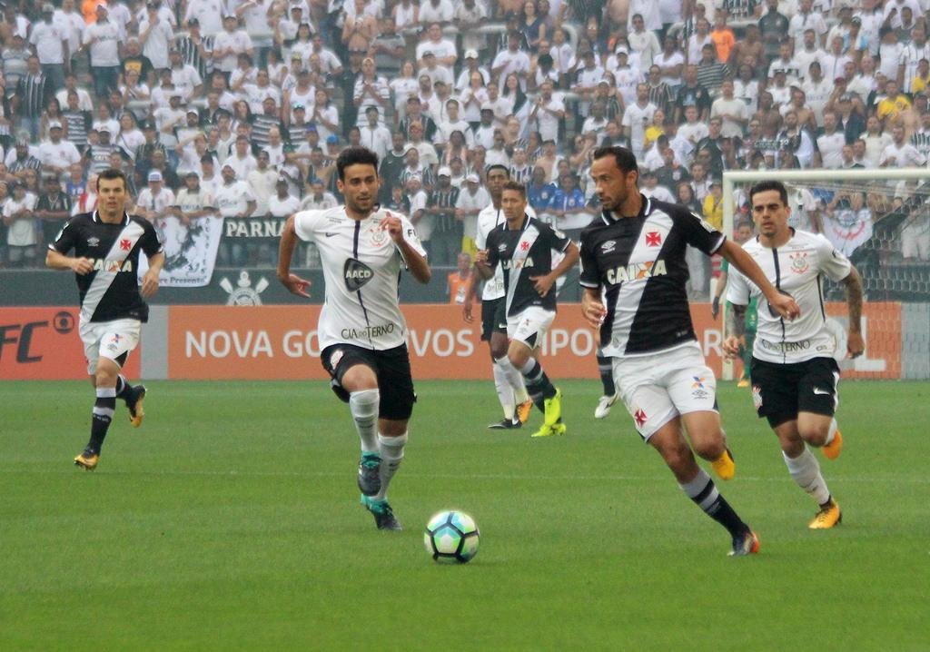 Corinthians fechou rodada a dez pontos do segundo colocado