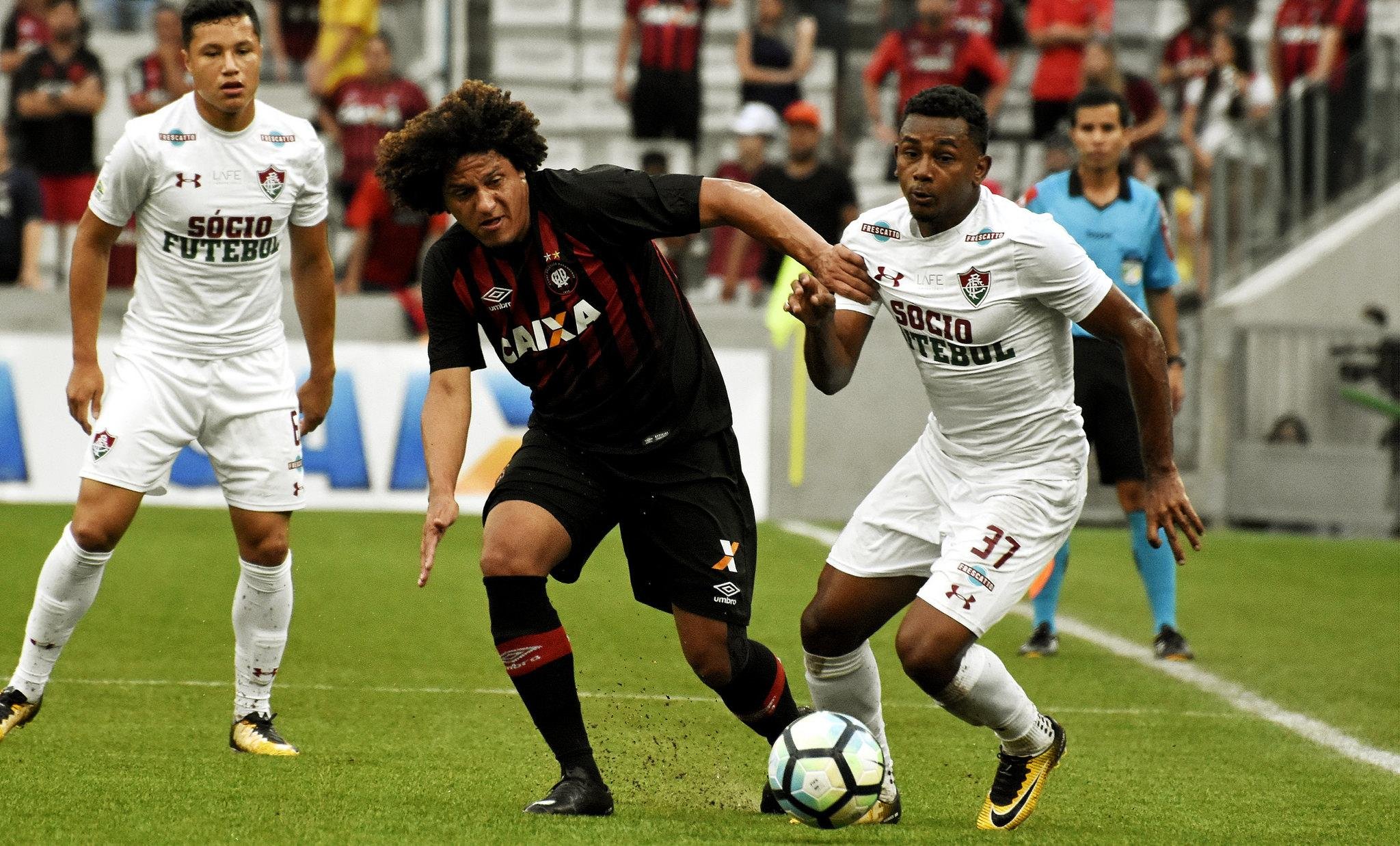 Vit&oacute;ria de virada por 3 a 1  colocou time paranaense de volta &agrave; briga por vaga na Libertadores