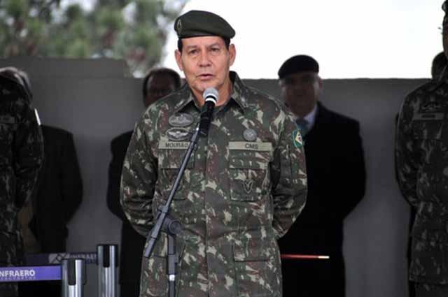 Comandante explicou que falava em seu nome e n&atilde;o no do Ex&eacute;rcito e que interpreta&ccedil;&atilde;o de suas palavras &eacute; "livre"