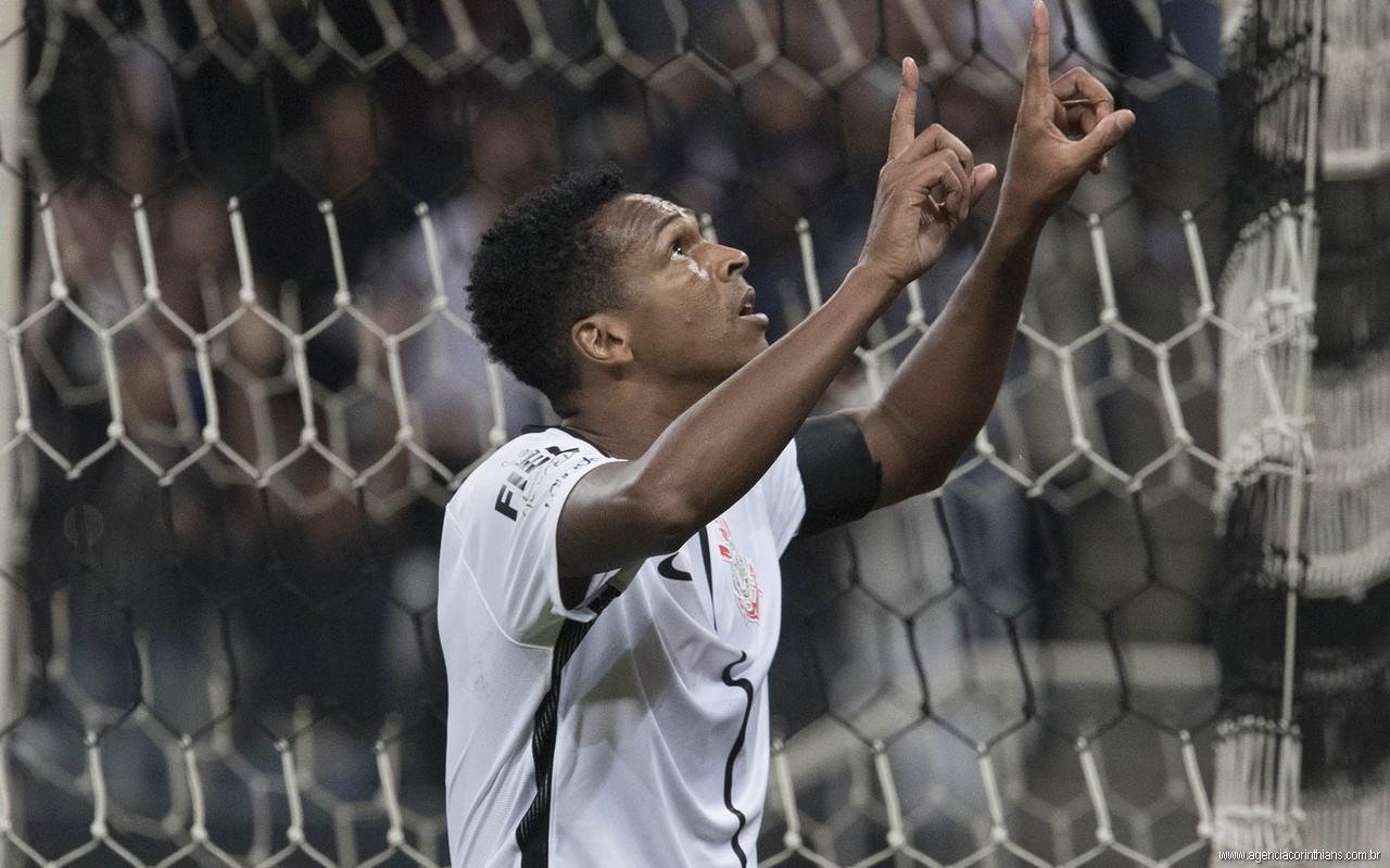 Imagens mostram claramente que a bola toca em seu bra&ccedil;o e ela entra no gol depois disso