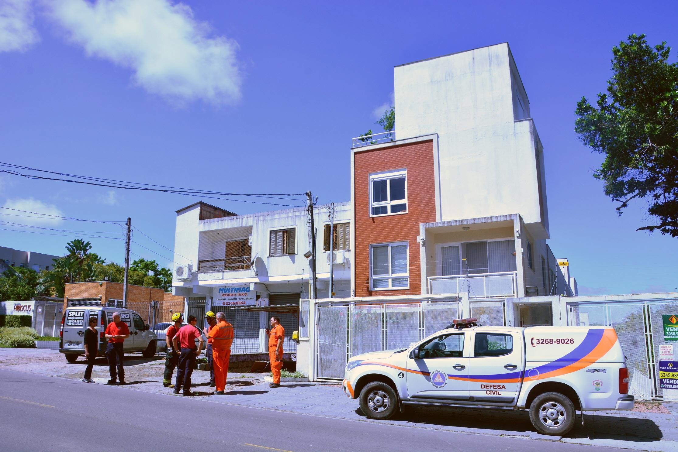 Risco desabamento de casa &eacute; descartado por bombeiros em Porto Alegre