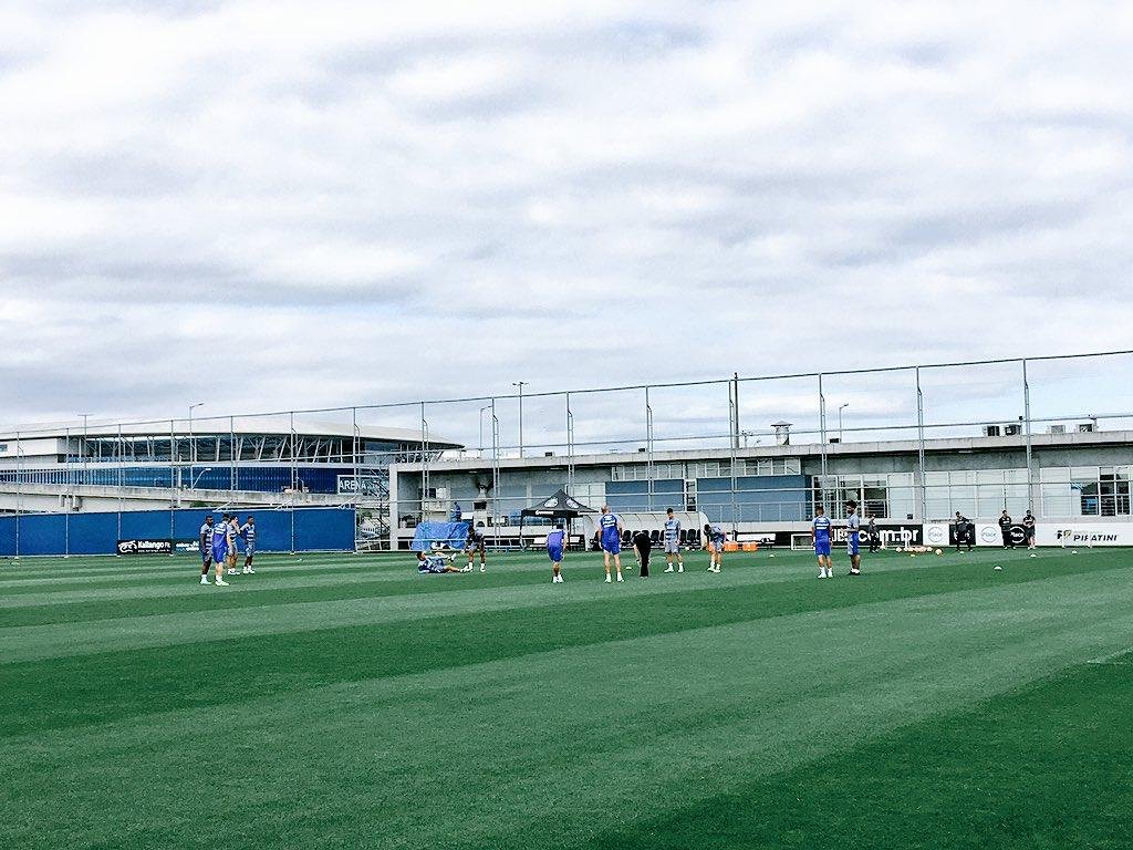 Jogadores que n&atilde;o atuaram contra a Chape treinaram com bola no CT