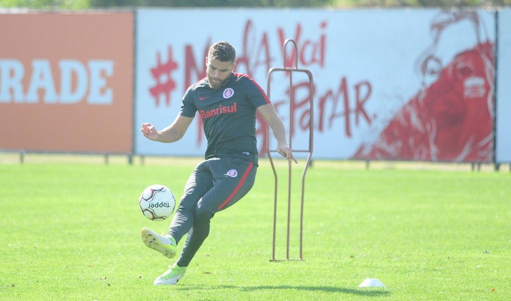 Winck sofreu uma pancada contra o Figueirense e n&atilde;o treinou hoje