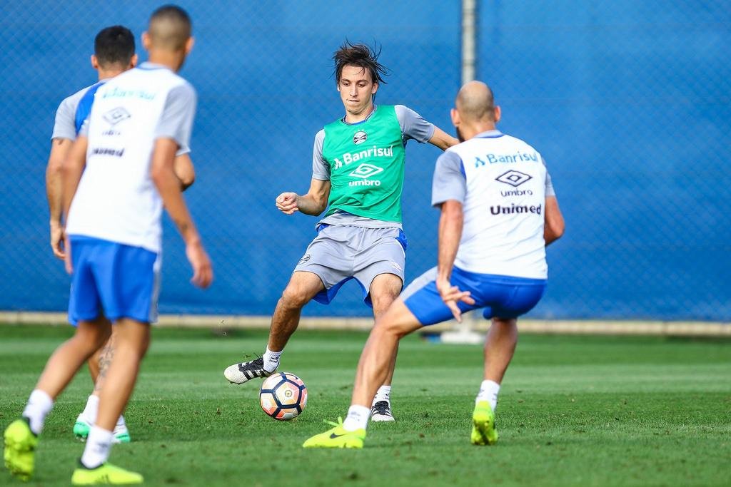 Geromel foi relacionado para jogo com Botafogo