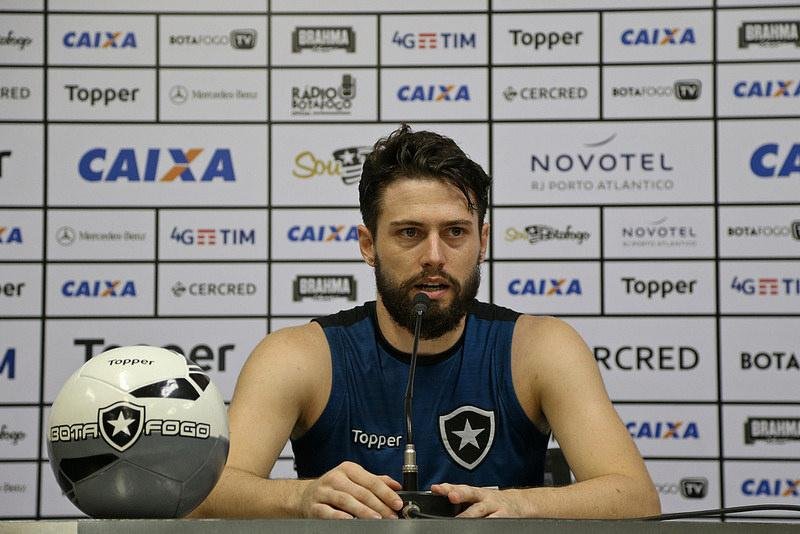 Jo&atilde;o Paulo disse que Botafogo vai atacar o Gr&ecirc;mio na Arena