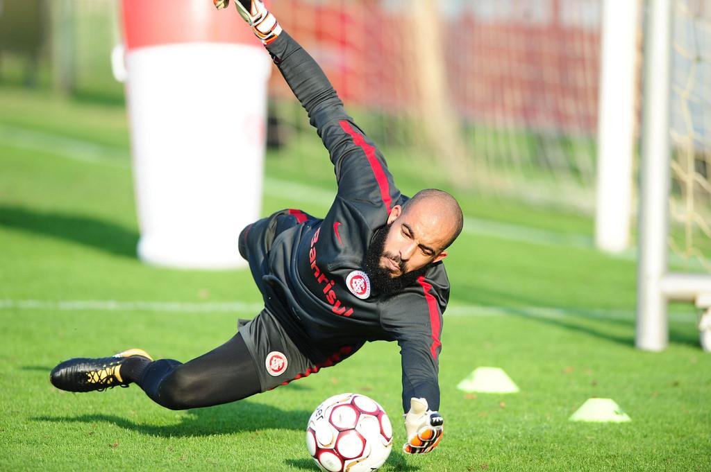 Danilo Fernandes mostrou preocupa&ccedil;&atilde;o de gramado para jogo contra o N&aacute;utico