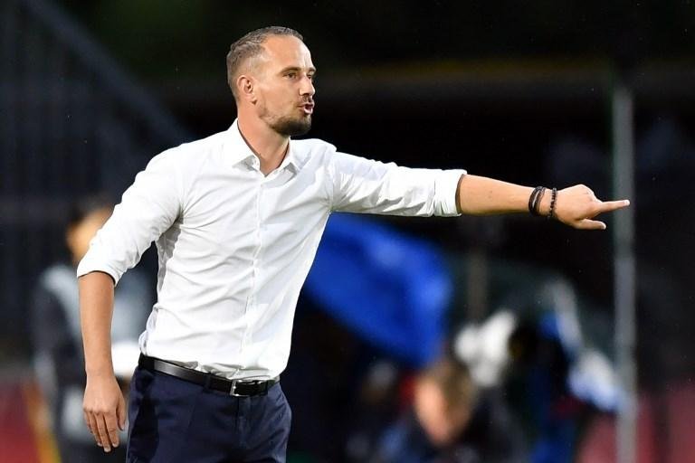 Demiss&atilde;o se deve ao seu comportamento diante das jogadoras do clube que comandava antes de chegar &agrave; sele&ccedil;&atilde;o