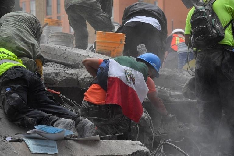 Buscas por sobreviventes prosseguem no M&eacute;xico