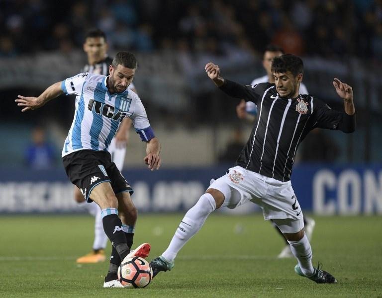 Corinthians empata sem gols com Racing e est&aacute; fora da Sul-Americana 