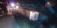 Ônibus de turismo tomba, mata mulher e deixa seis feridos no Vale do Taquari 