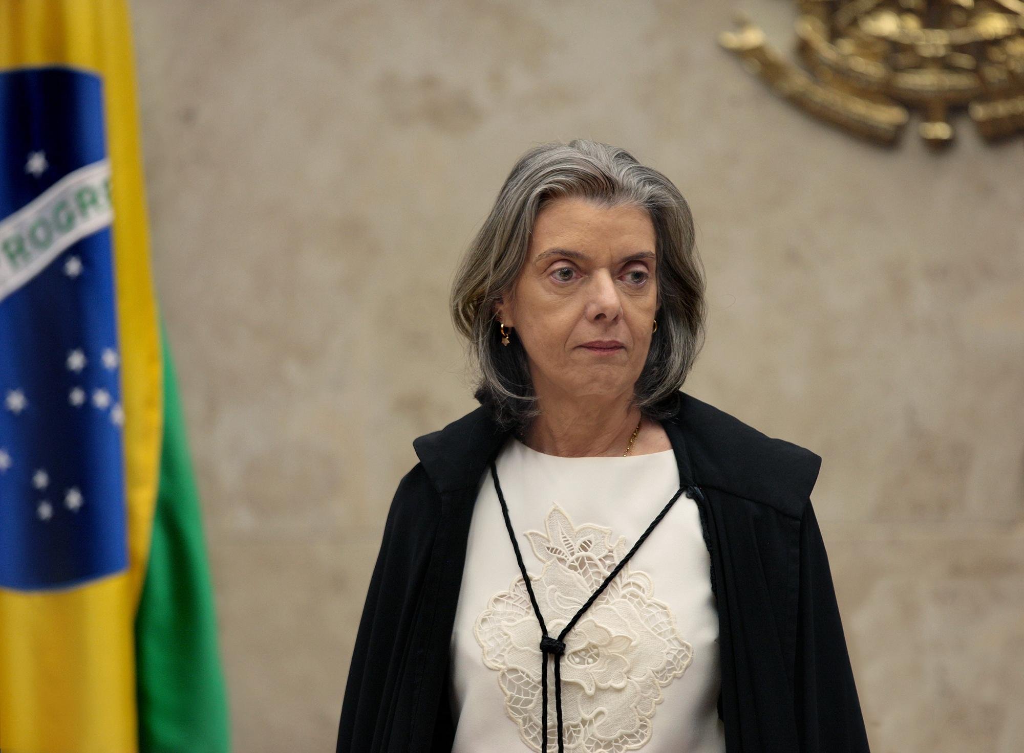 C&aacute;rmen L&uacute;cia enviou den&uacute;ncia contra Temer &agrave; C&acirc;mara