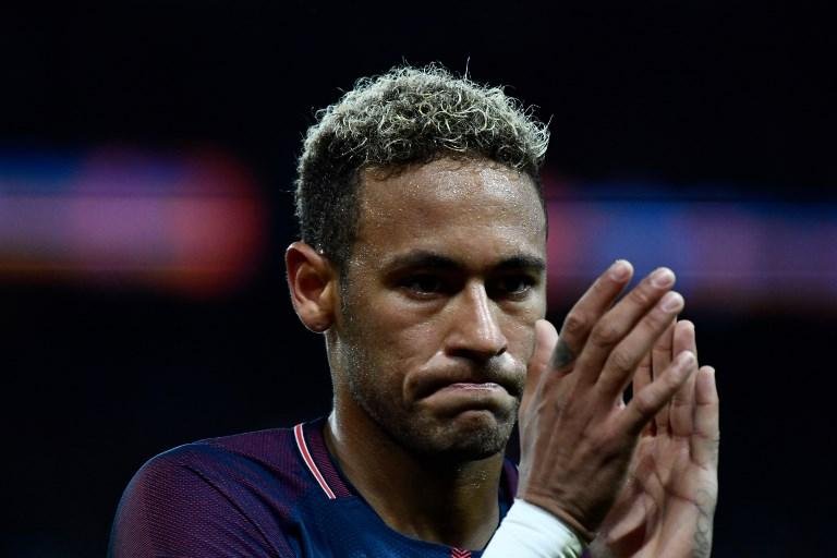 Neymar apresentou problemas f&iacute;sicos no p&eacute; direito