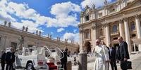 Vaticano afirma que expulsou controlador financeiro por espionagem