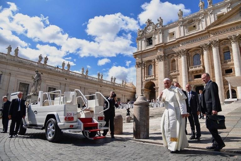 Vaticano afirma que expulsou controlador financeiro por espionagem