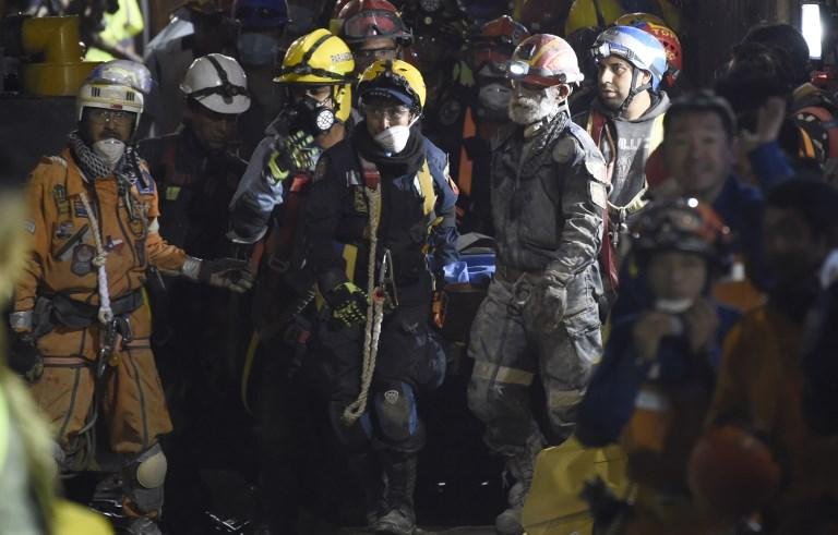 Equipes de resgate seguem pedindo paci&ecirc;ncia e f&eacute; na busca por v&iacute;timas do terremoto do M&eacute;xico