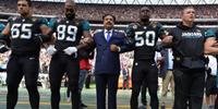 Jogadores do Jacksonville Jaguars protestaram durante execução do hino nacional 