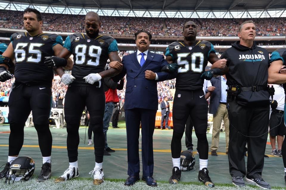 Jogadores do Jacksonville Jaguars protestaram durante execu&ccedil;&atilde;o do hino nacional 