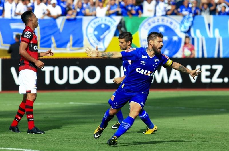 Time mineiro venceu por 2 a 1, mas equipe goiana dominou toda a etapa final