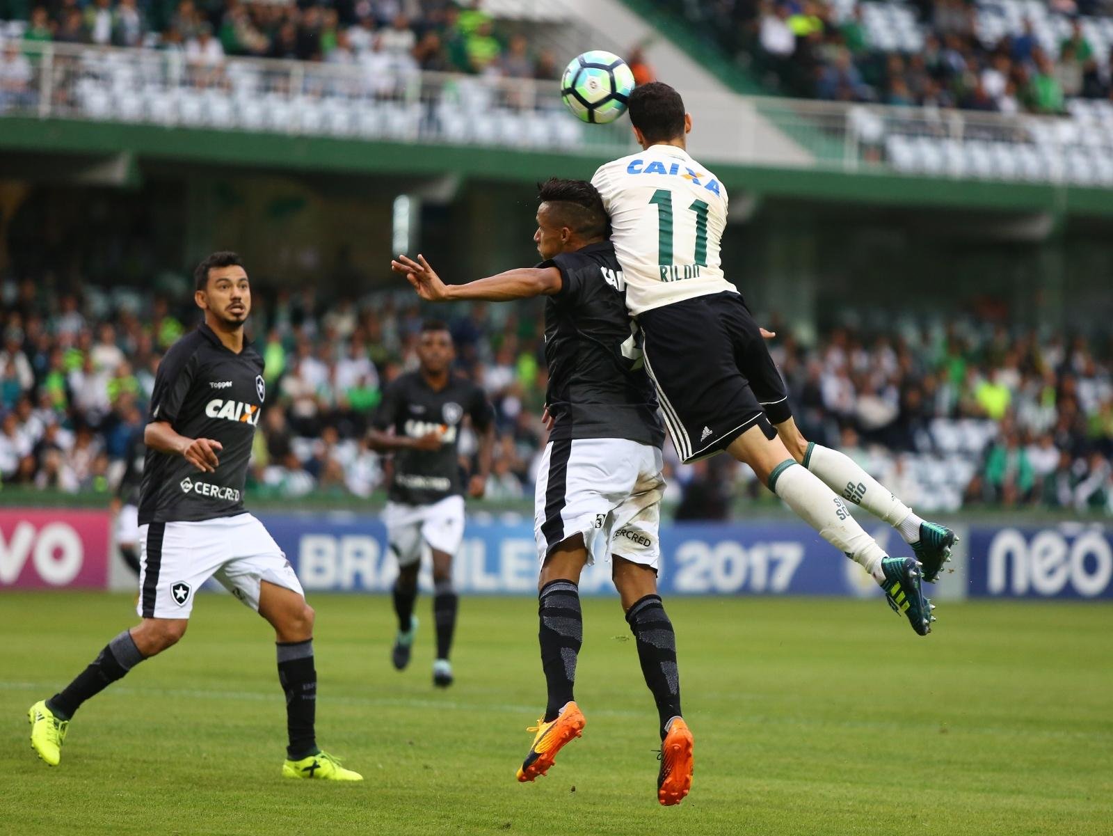 Time de Jair Ventura chegou &agrave; quarta vit&oacute;ria seguida ao bater o Coritiba, por 3 a 2, de virada