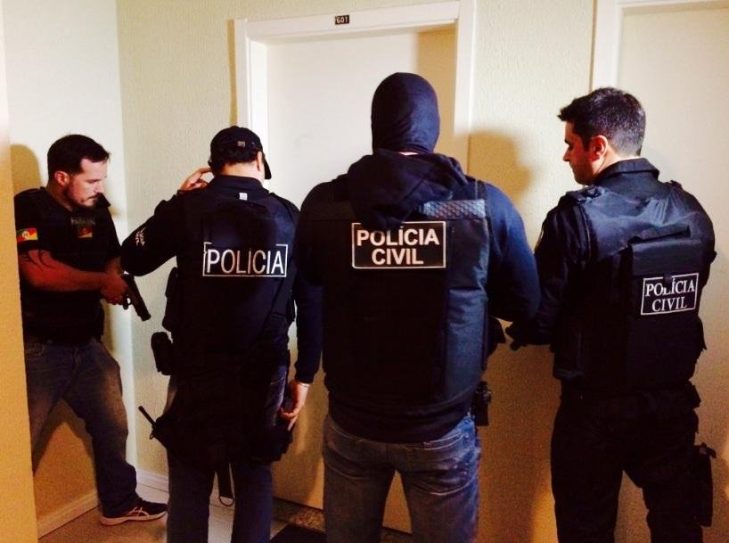 Pol&iacute;cia Civil deflagra opera&ccedil;&atilde;o contra roubo de ve&iacute;culos em Porto Alegre 